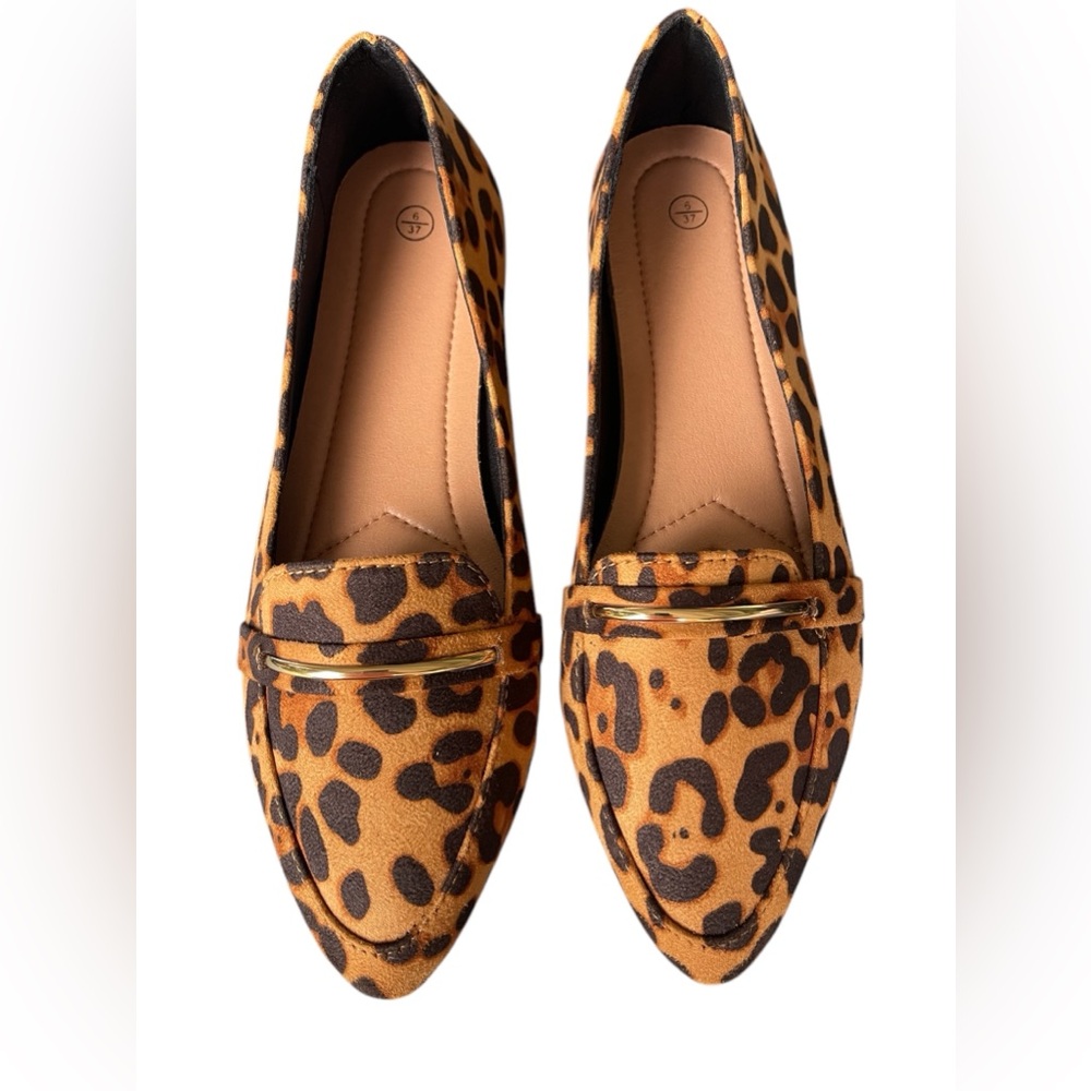 Pointy Toe Loafer Flat.